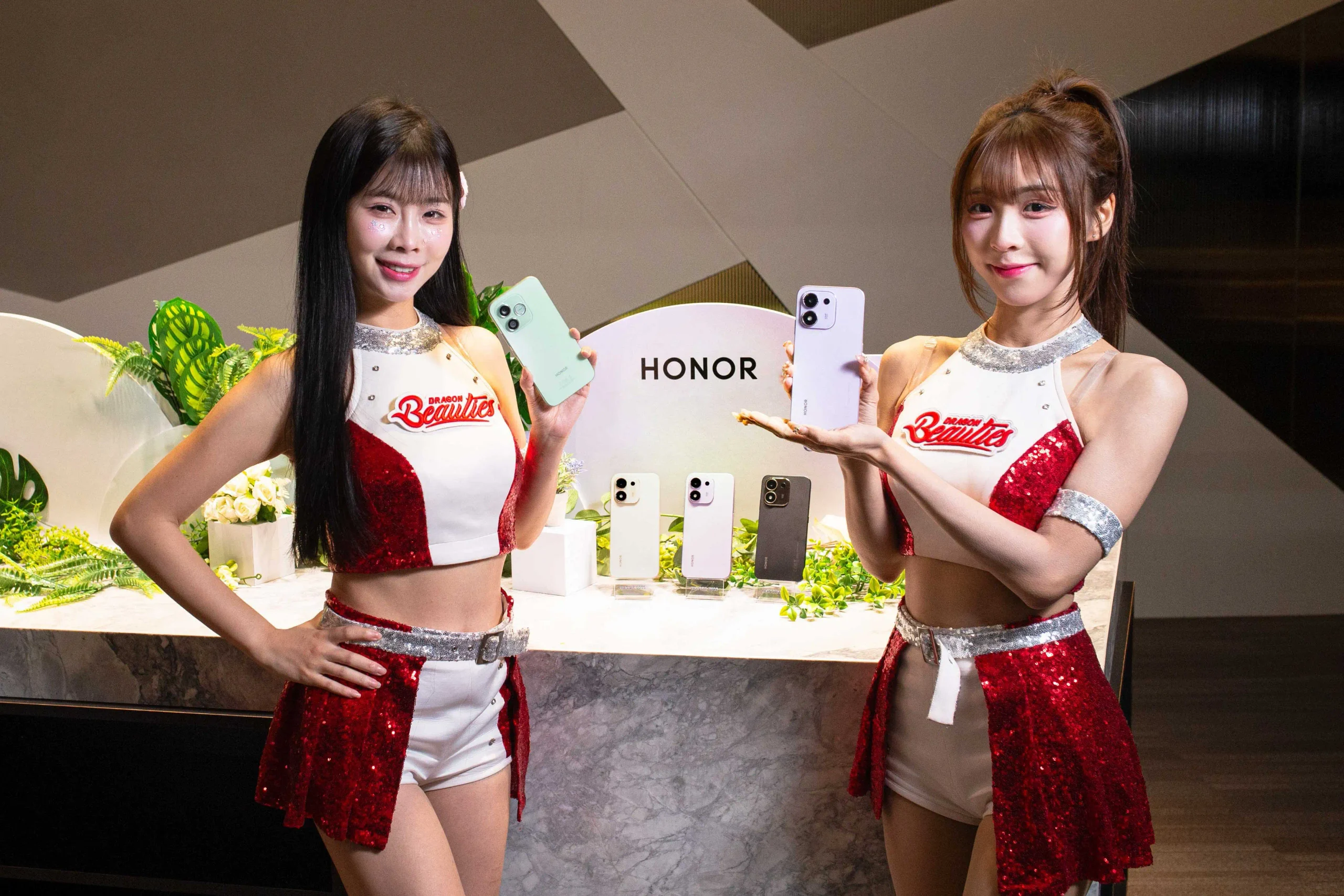 HONOR 攜手味全龍站上大巨蛋！600 Lite、600S 售價、規格、開賣時間一次看 承接先前HONOR 600 系列的熱銷態勢，宣布再推出HONOR 600 Lite、HONOR 600S兩款生力軍。 scaled