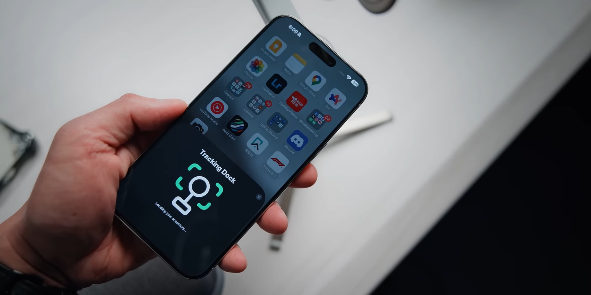 Android 用戶必買！Insta360 為 Flow 2 Pro 推出全新 AI 追蹤模組 直接按在地上磨擦！手機穩定器比較 2025 版 Insta360 Flow 2 Pro VS DJI OM6 0 48 screenshot