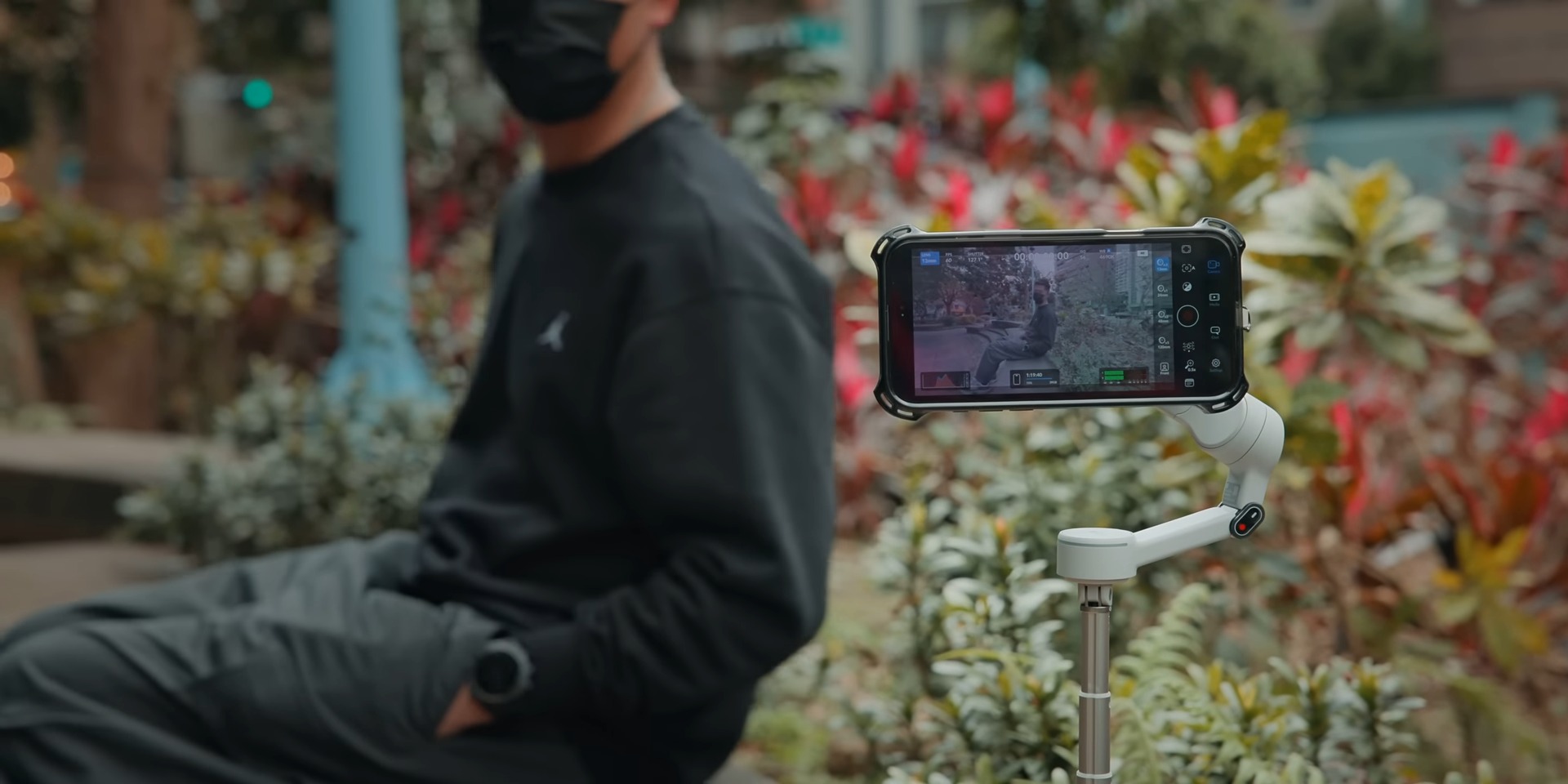 Insta360 Flow 2 Pro 手機穩定器適合你嗎？ 直接按在地上磨擦！手機穩定器比較 2025 版 Insta360 Flow 2 Pro VS DJI OM6 1 12 screenshot