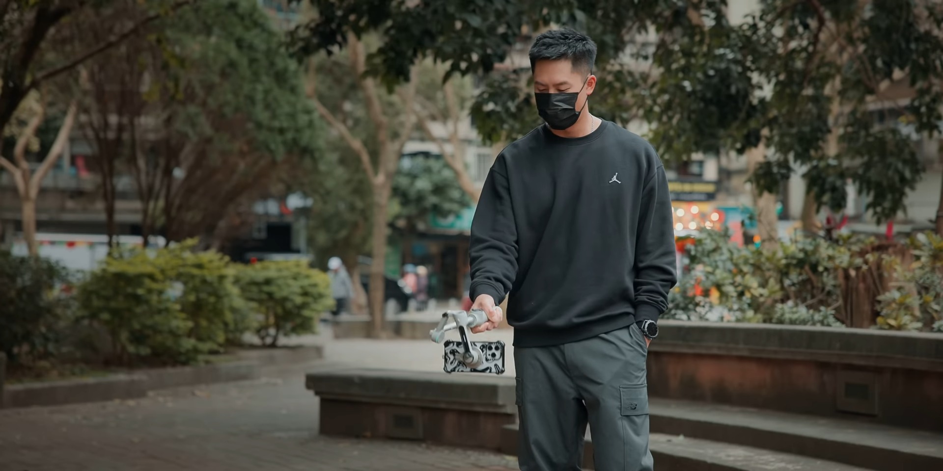 Insta360 Flow 2 Pro 手機穩定器適合你嗎？ 直接按在地上磨擦！手機穩定器比較 2025 版 Insta360 Flow 2 Pro VS DJI OM6 2 14 screenshot